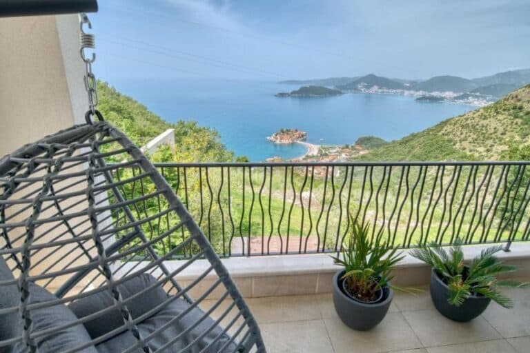 Magic Three bedroom Apartment with Sea view