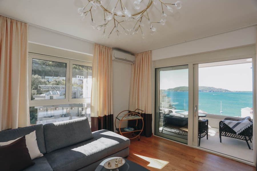 Luksuzni penthouse sa pogledom na more Rafailovici 2