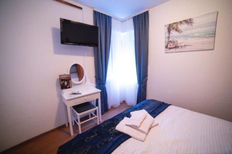 2 One bedroom apartment