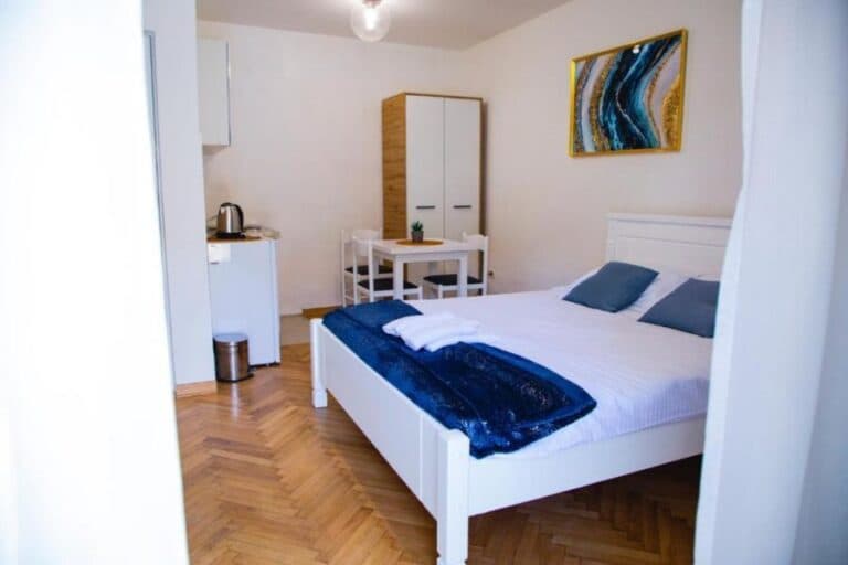 12 Ground floor double room