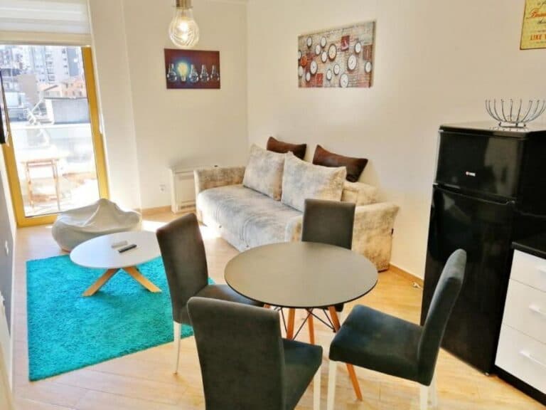 One Bedroom Apart queen