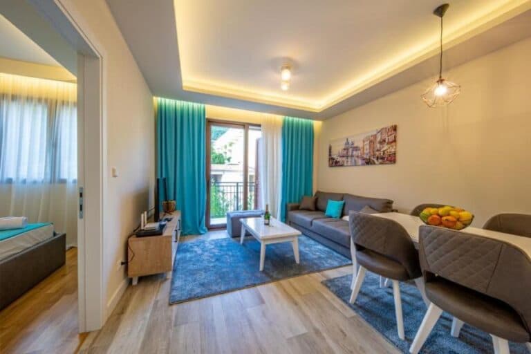 One bedroom Apartment with mountain view
