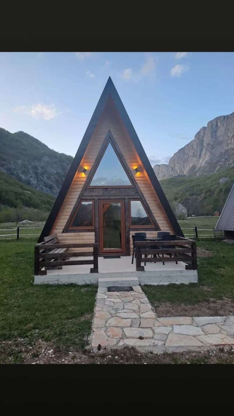 Wooden cottages Konak Komarnica