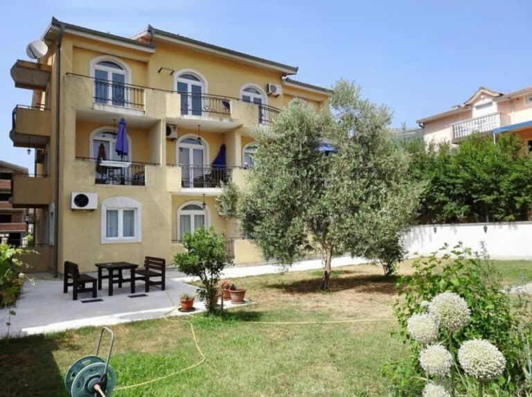 Luna Apartments