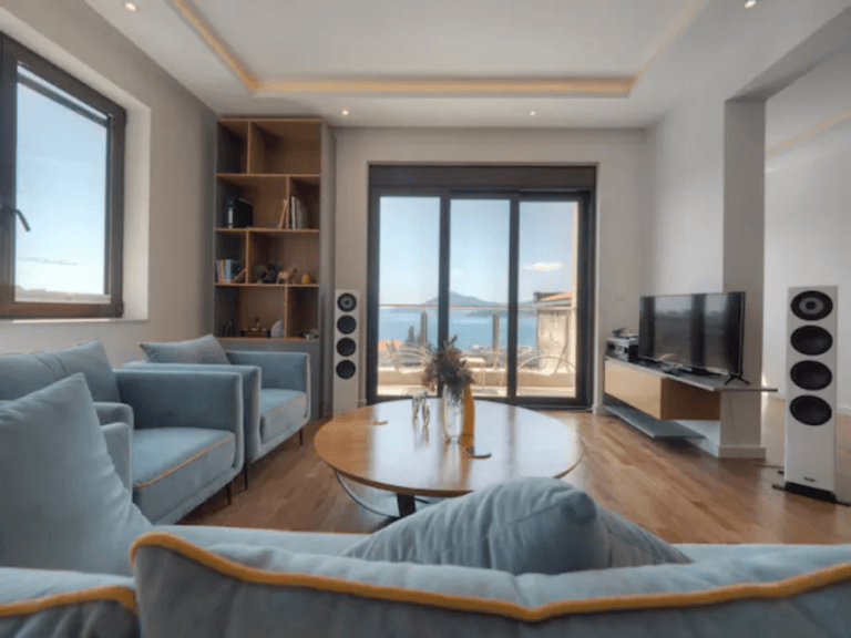 Reginas Residence