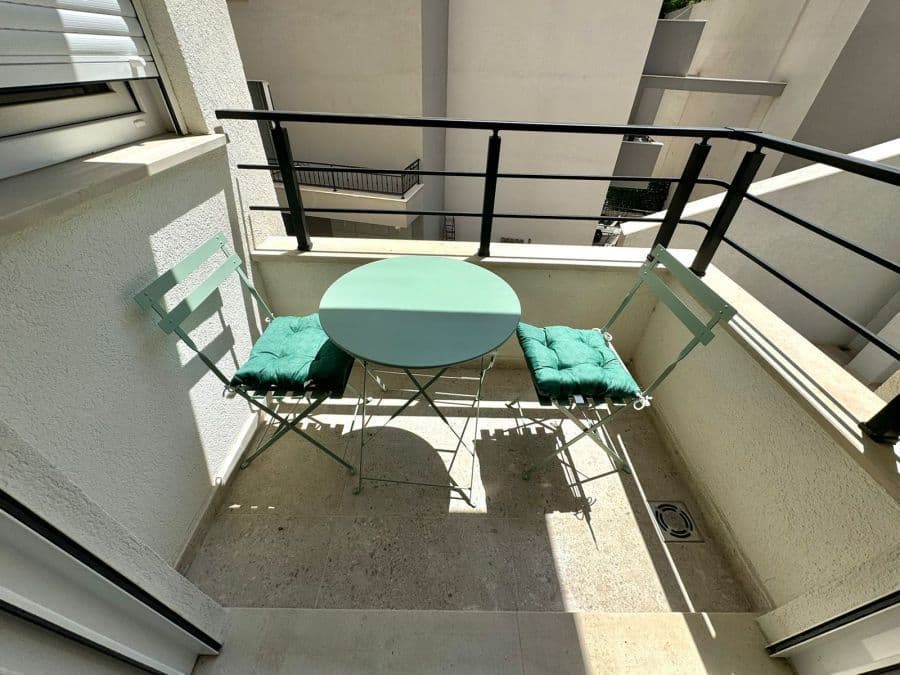 One bedroom Apartment 777 5