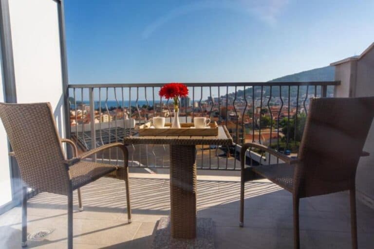 Rooftop Hotel