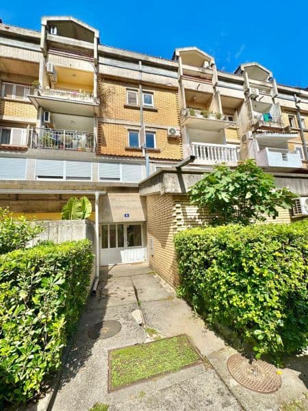 Two Bedroom Apartment Near The Slovenska Beach