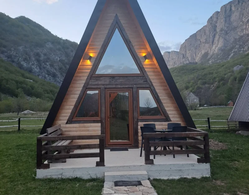 Wooden cottages Konak Komarnica